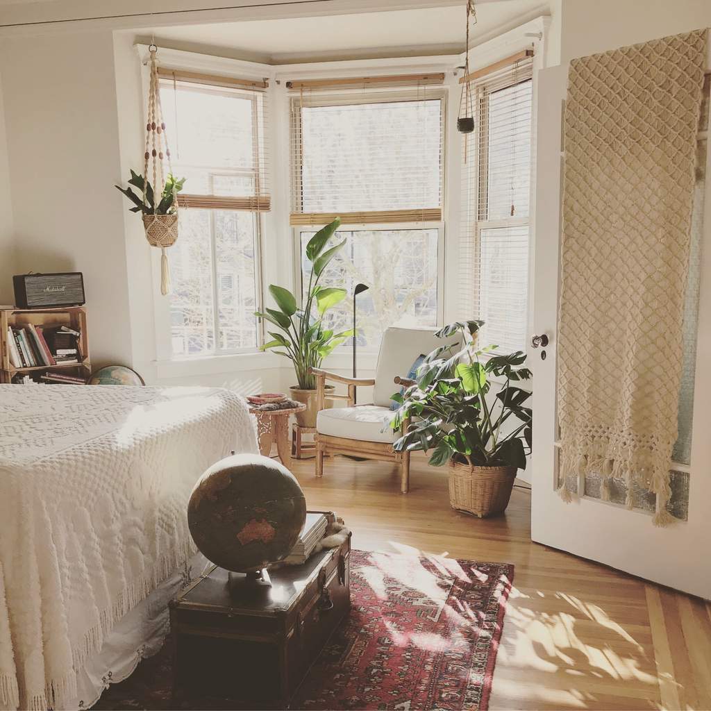The Ultimate Guest Bedroom Essentials - Styling for a Five Star Stay