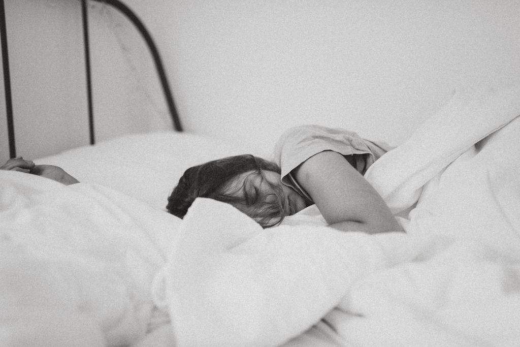 A woman sleeps well in comfortable bedsheets