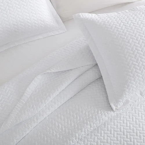 Classic White Oversized Quilt Set - PRESALE EVENT alternate